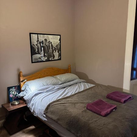 Central Room In Historic Tenement Shared Apartment Near Old Town 爱丁堡 外观 照片