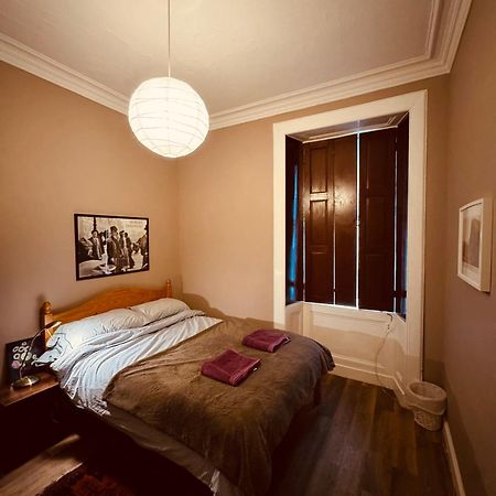 Central Room In Historic Tenement Shared Apartment Near Old Town 爱丁堡 外观 照片