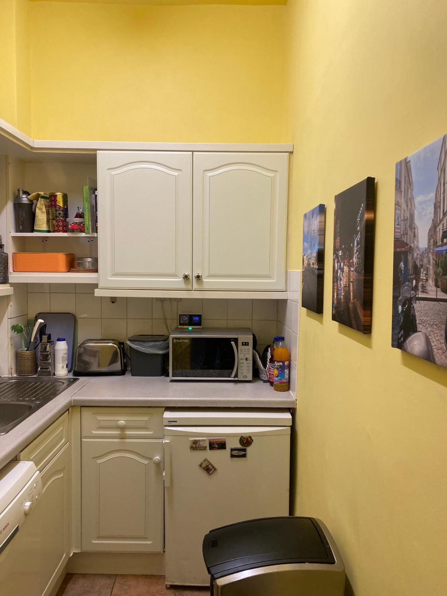 Central Room In Historic Tenement Shared Apartment Near Old Town 爱丁堡 外观 照片